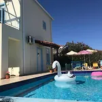 Breathtaking Sea And Mountain Views With Private Pool, Peace Full Relaxing With Wifi Near Shops And Restaurants *