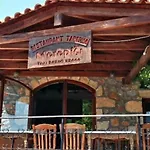Breathtaking Sea And Mountain Views With Private Pool, Peace Full Relaxing With Wifi Near Shops And Restaurants