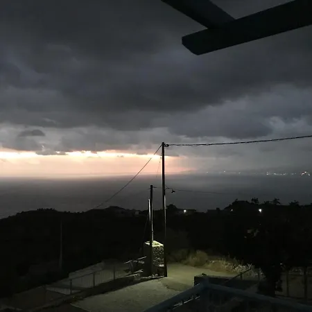 Breathtaking Sea And Mountain Views With Private Pool, Peace Full Relaxing With Wifi Near Shops And Restaurants