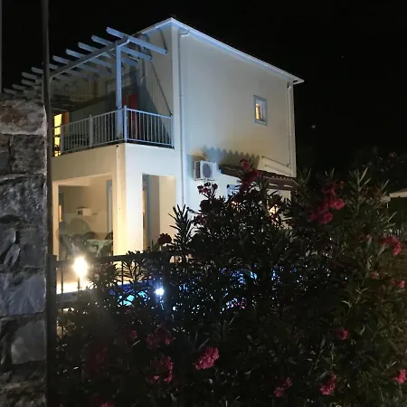 Tranquil Vista Villa: Seaside Retreat With Private Pool