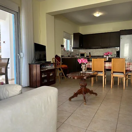 Villa Tranquil Vista Villa: Seaside Retreat With Private Pool