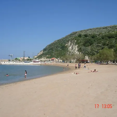 Breathtaking Sea And Mountain Views With Private Pool, Peace Full Relaxing With Wifi Near Shops And Restaurants