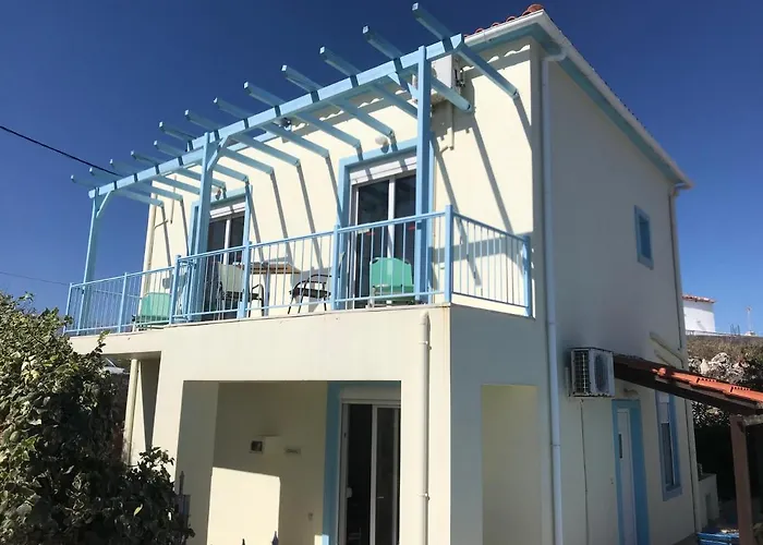 Tranquil Vista Villa: Seaside Retreat With Private Pool *