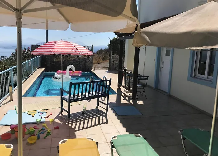 Villa Tranquil Vista Villa: Seaside Retreat With Private Pool Kefalas