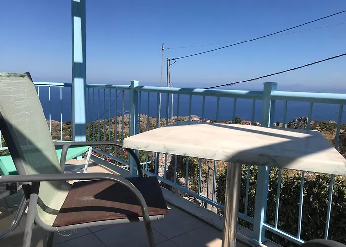 Villa Tranquil Vista Villa: Seaside Retreat With Private Pool *